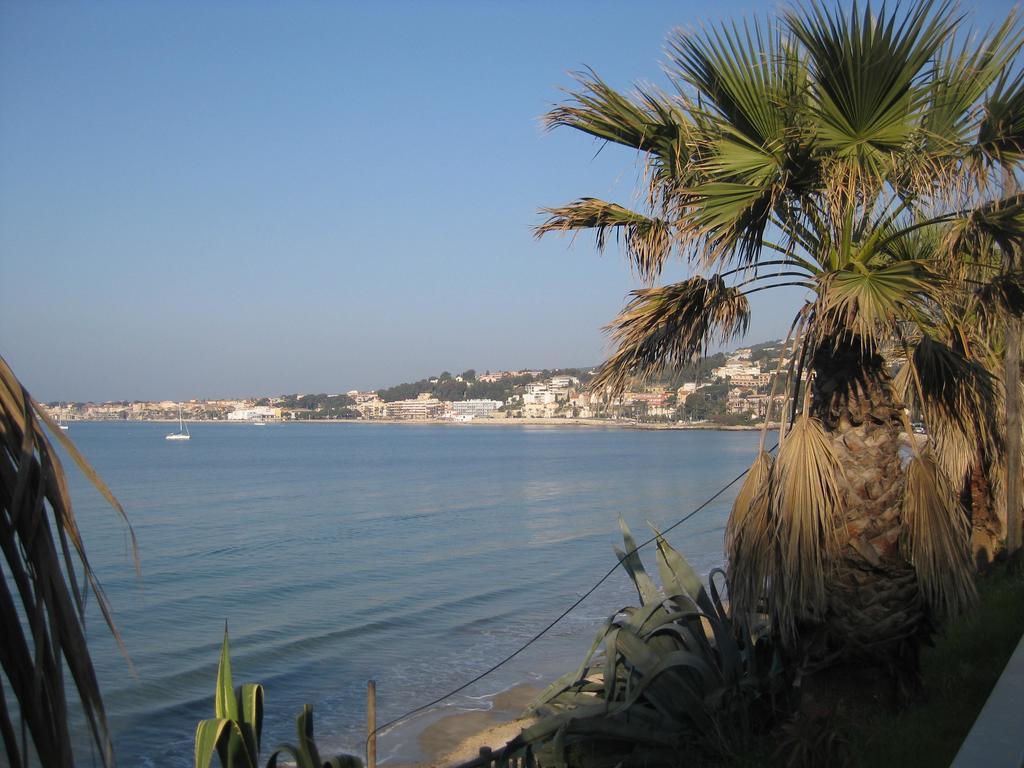 50M Plage T2 Grande Terrasse Vue Mer Climatise Piscine Chauffee, Parking Clos Gratuit Apartment Sanary-sur-Mer Exterior photo